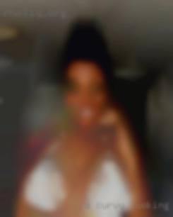 A curvy  looking for sex lady who likes to experiment.